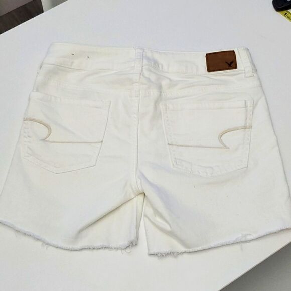 American Eagle womans size 2 stretch white denim shorts - Picture 4 of 6